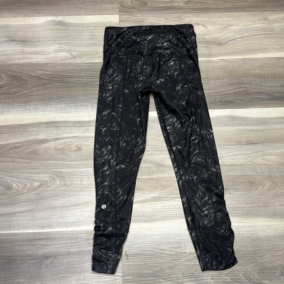 Lululemon Black Patterned Leggings size 4 - Picture 7 of 11